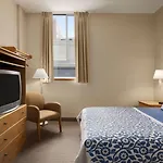 Days Inn By Wyndham Philadelphia Convention Center
